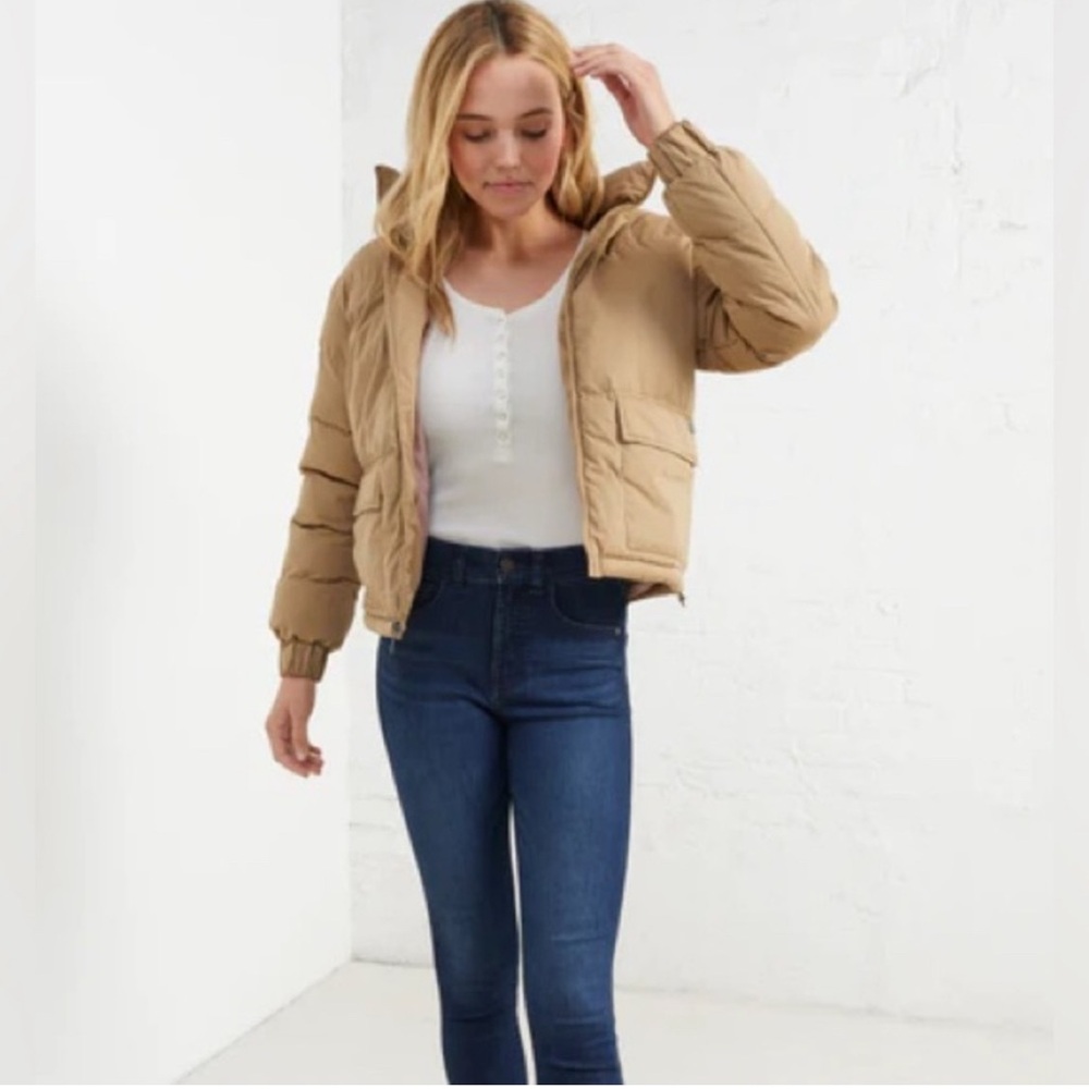 Upwest tan puffer xs worn twice. So warm!